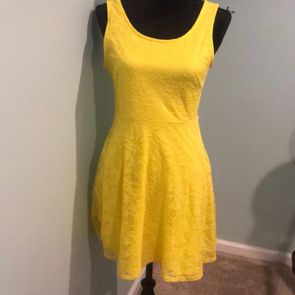 Forever 21 Dresses & Skirts - 2/$10⚡️FLASH SALE ⚡️-Yellow Forever 21 flowy dress